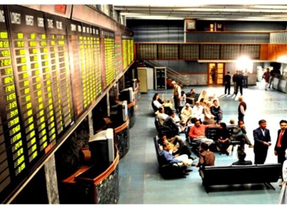 سٹاک مارکیٹ میں مثبت رجحان ، ڈالر بھی سستا