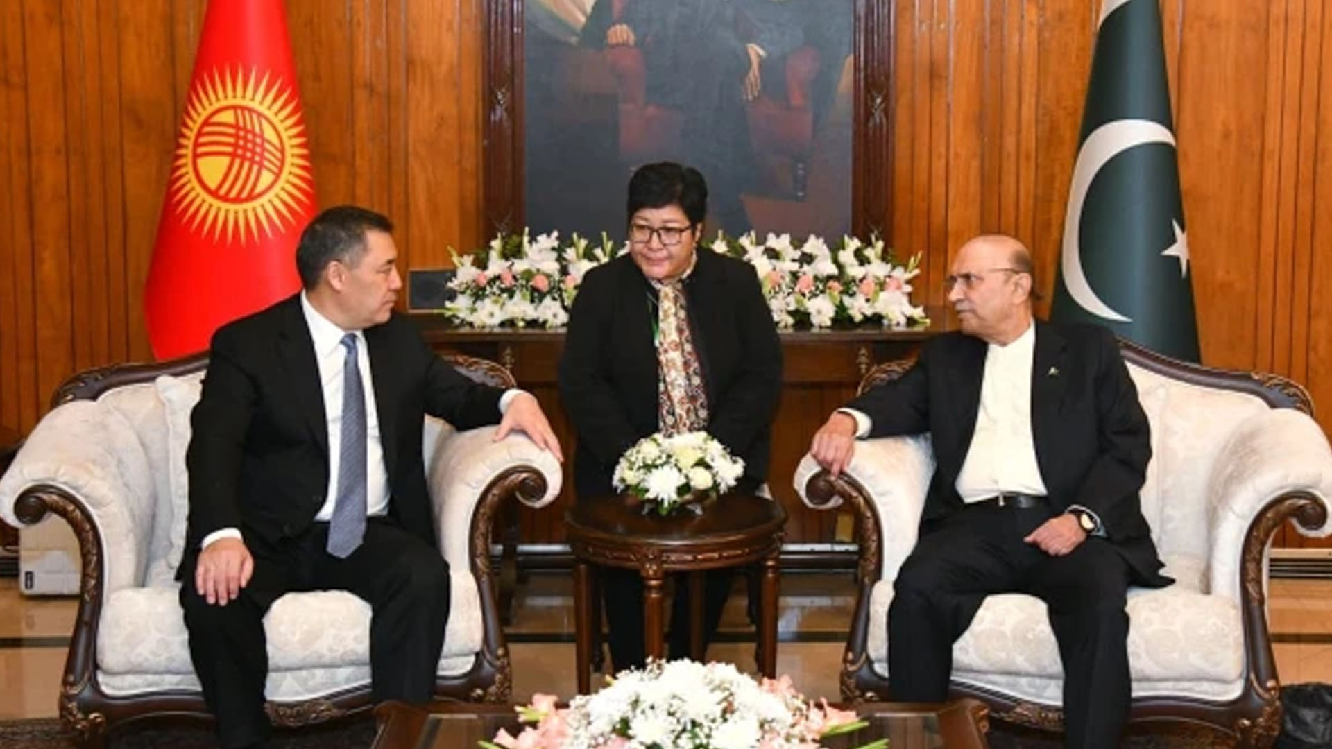 صدرمملکت سے کرغزستان کے ہم منصب کی ملاقات،مختلف شعبوں میں تعاون بڑھانے پراتفاق