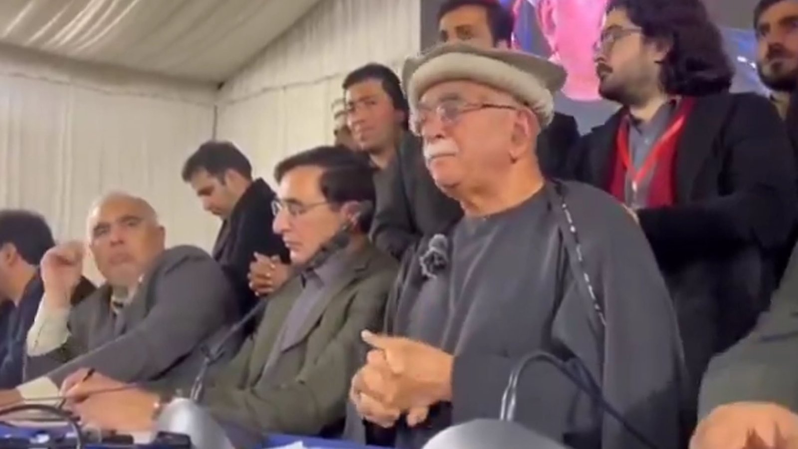 محمود اچکزئی تحریک انصاف کے سوشل میڈیا پر برس پڑے