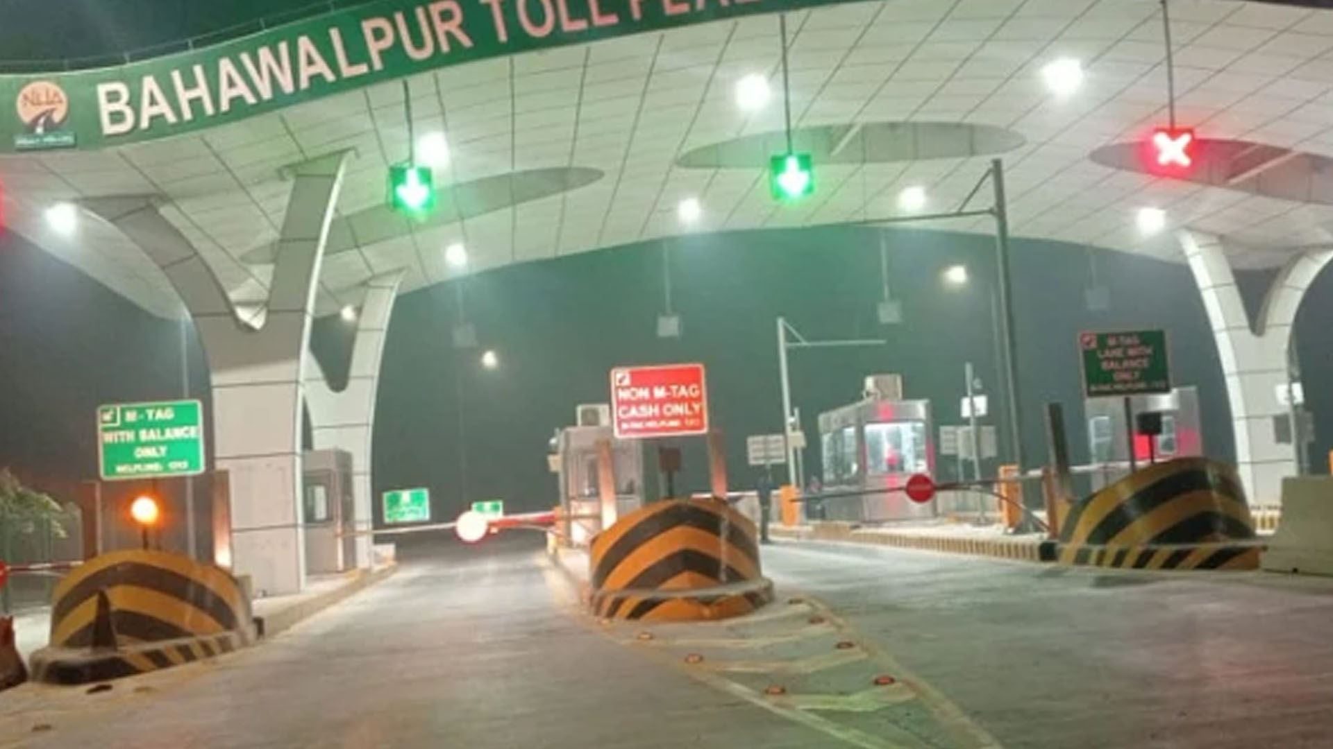 دھند کے باعث موٹرویز مختلف مقامات سے ٹریفک کے لیے بند