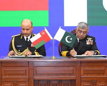 پاک بحریہ کے سربراہ سے کمانڈر رائل نیوی آف عمان کی ملاقات