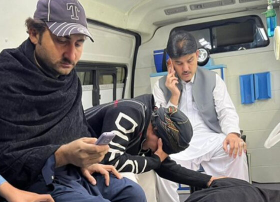 پشاور جلسے سے واپسی پر گاڑی الٹ گئی