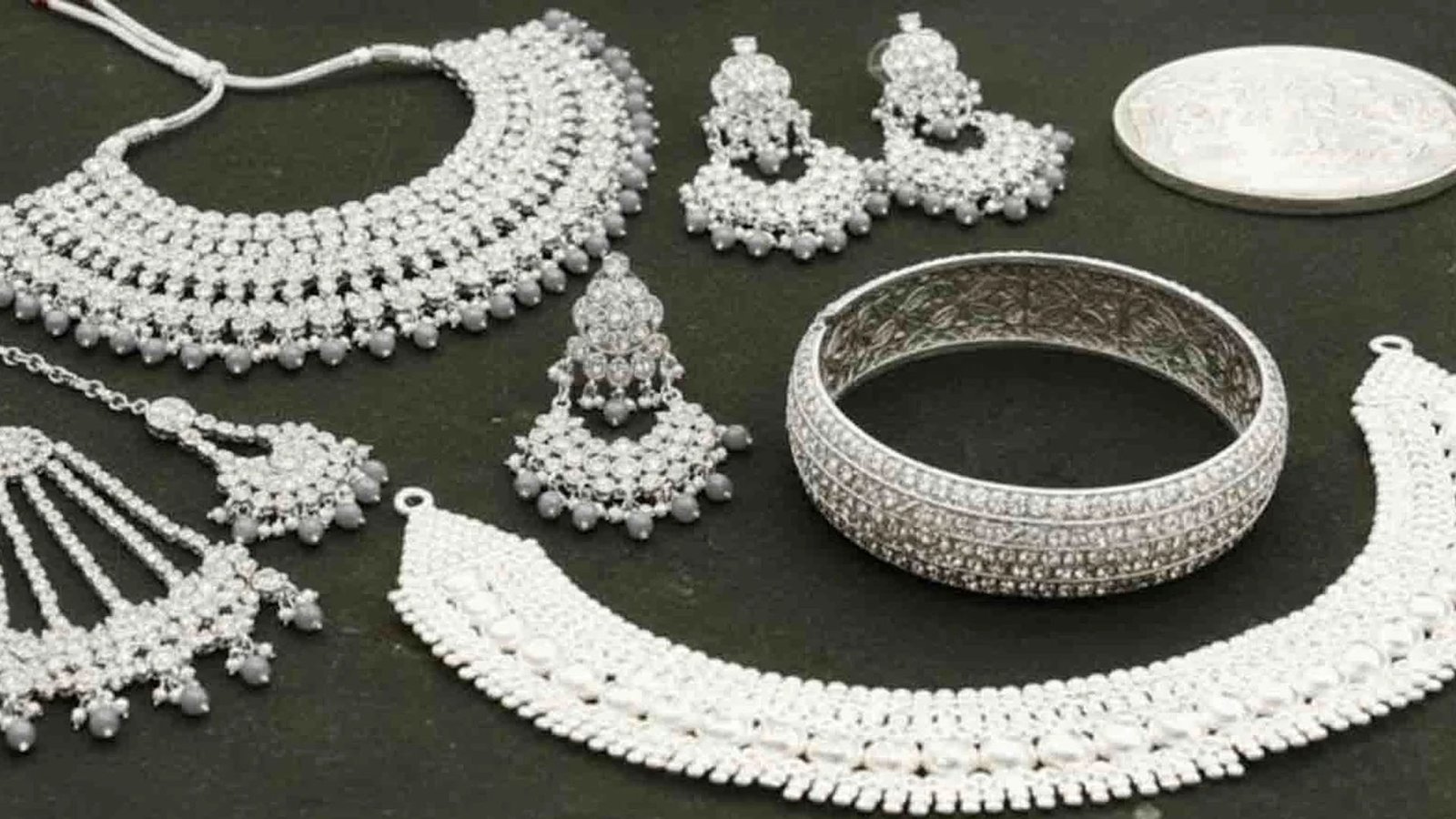 سونے کے بعد چاندی کی قیمت کو بھی پر لگ گئے ،قیمت بلند ترین سطح پر پہنچ گئی