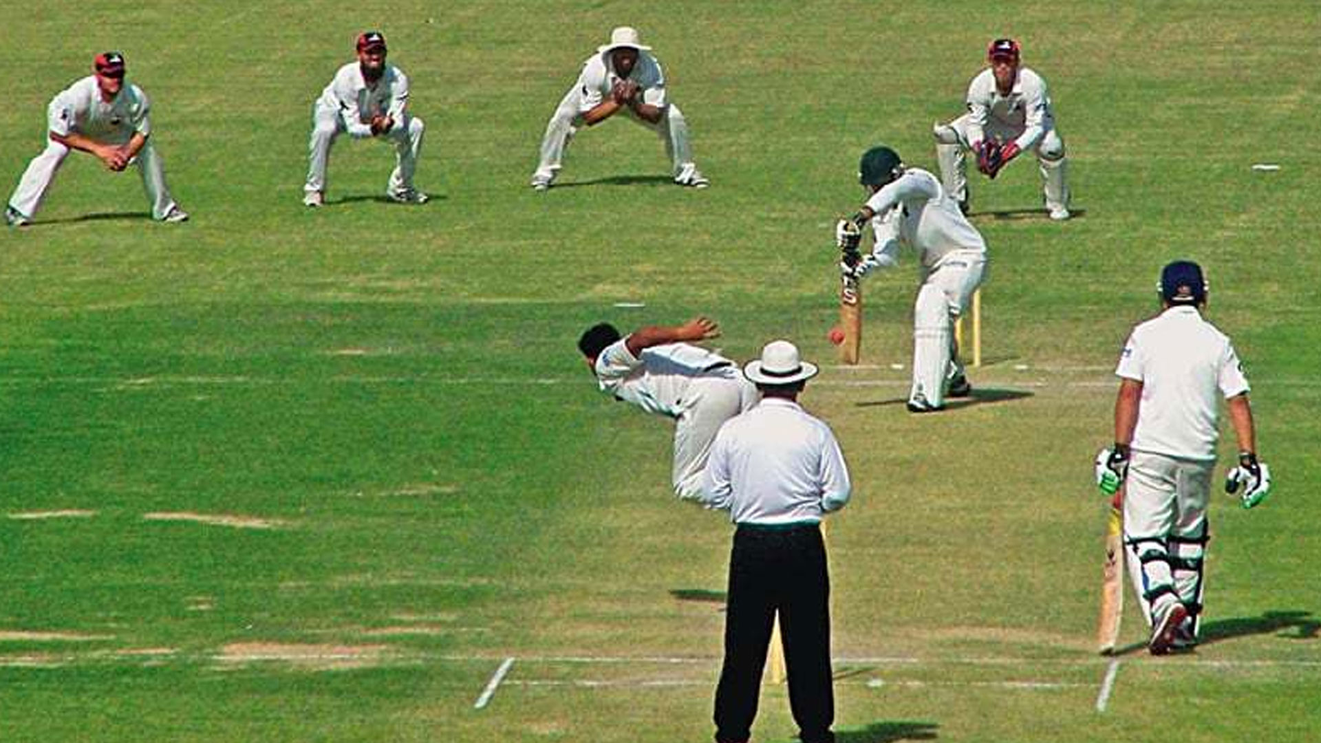 پاکستان فرسٹ کلاس کرکٹ کی تاریخ میں حیران کن ریکارڈ بن گیا