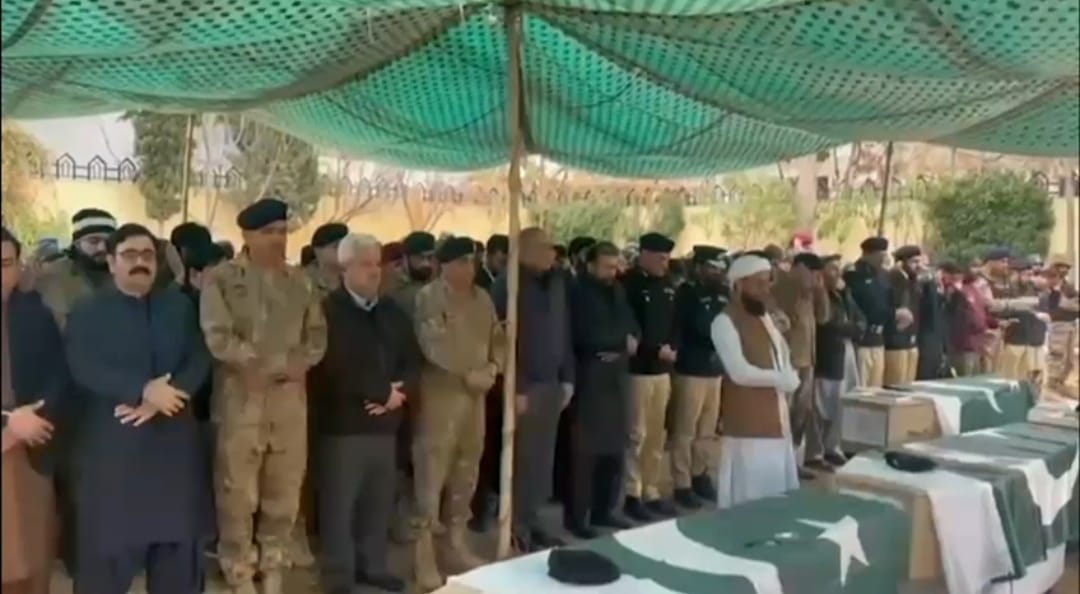 بلوچستان میں دہشتگردوں کو جہنم واصل کرتے ہوئے شہید ہونے والے پولیس اہلکاروں کی نماز جنازہ ادا