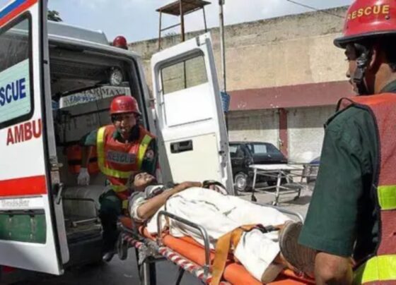 چکوال : بس کھائی میں گرنے سے 5 مسافر جاں بحق، 7 خواتین سمیت متعدد زخمی