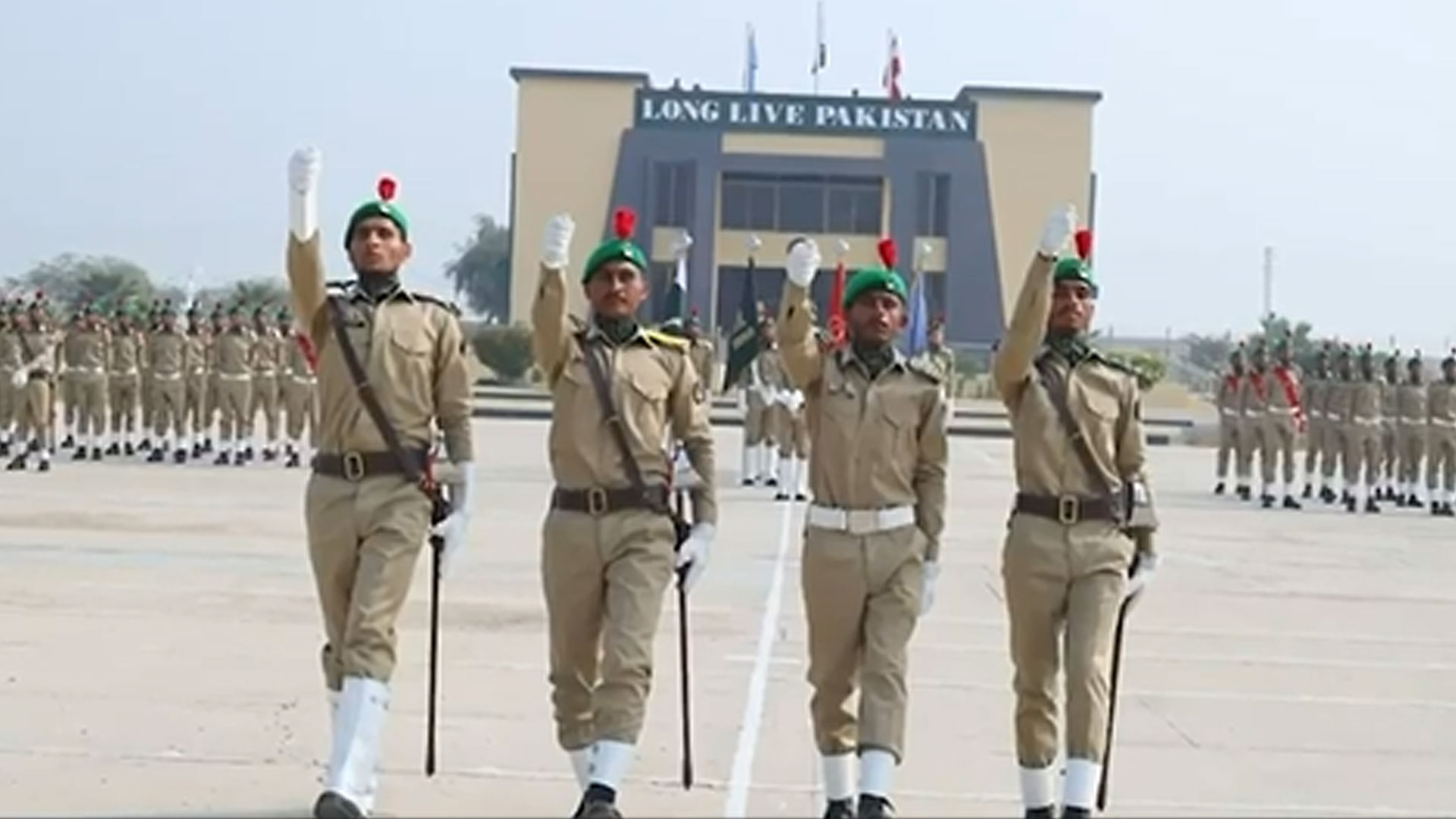 ’کیڈٹ کالج جعفرآباد میں یومِ والدین کی شاندار تقریب‘، کیڈٹس کی شاندار پریڈ