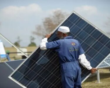 سولر پینلز لگوانے کے خواہشمندوں کیلئے خوشخبری ، حکومت کا اہم فیصلہ