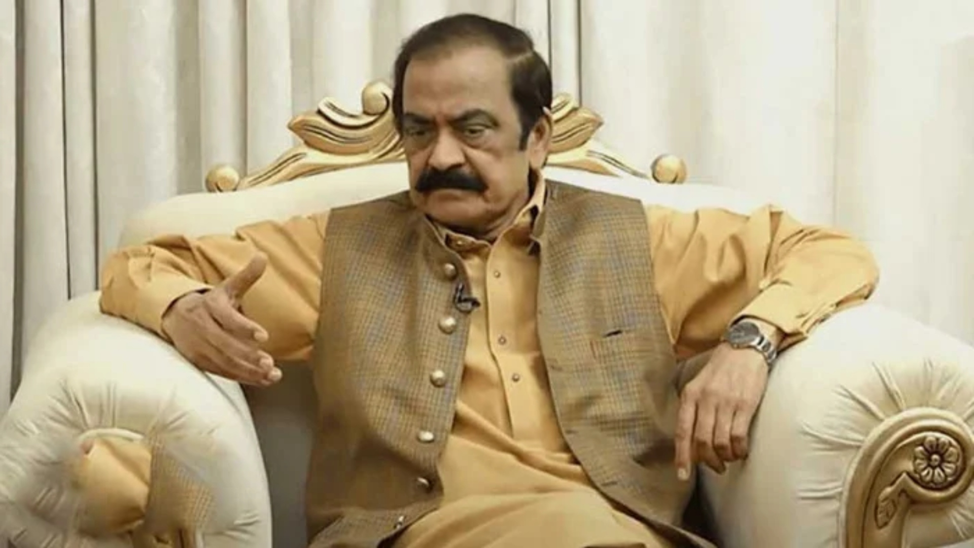 وزیراعظم  نے نیٹ میٹرنگ سے متعلق  نیپرا  کے فیصلے پر عملدرآمد روک دیا ہے، رانا ثناء اللہ