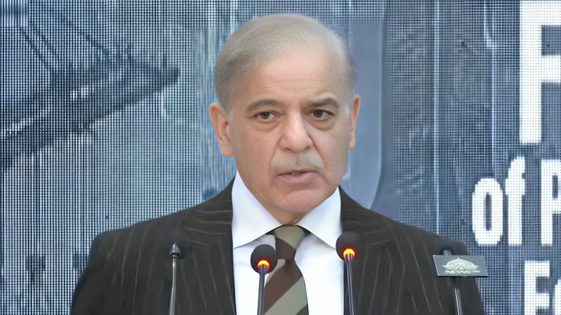 وزیرِ اعظم شہباز شریف کا صنعتوں کیلئے بجلی کی قیمت میں کمی کا اعلان