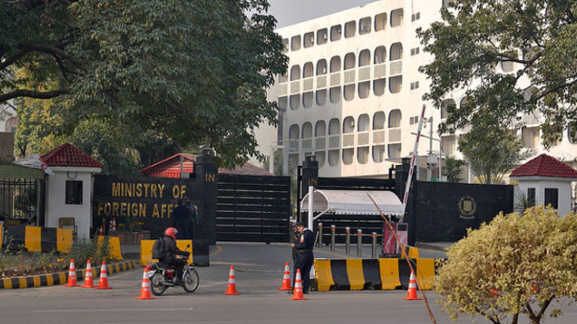 پاکستانی شہریوں کو ایران کے غیر ضروری سفر سے گریز کی ہدایت