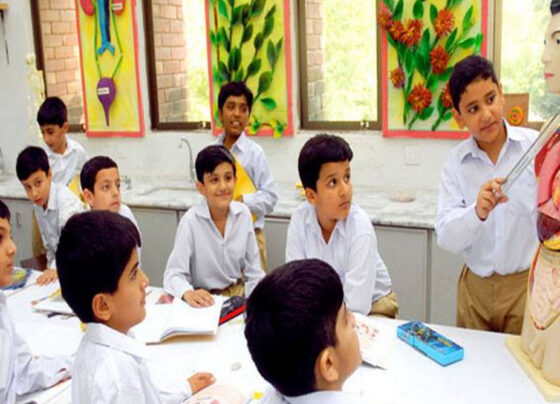 سکولوں کو حکم