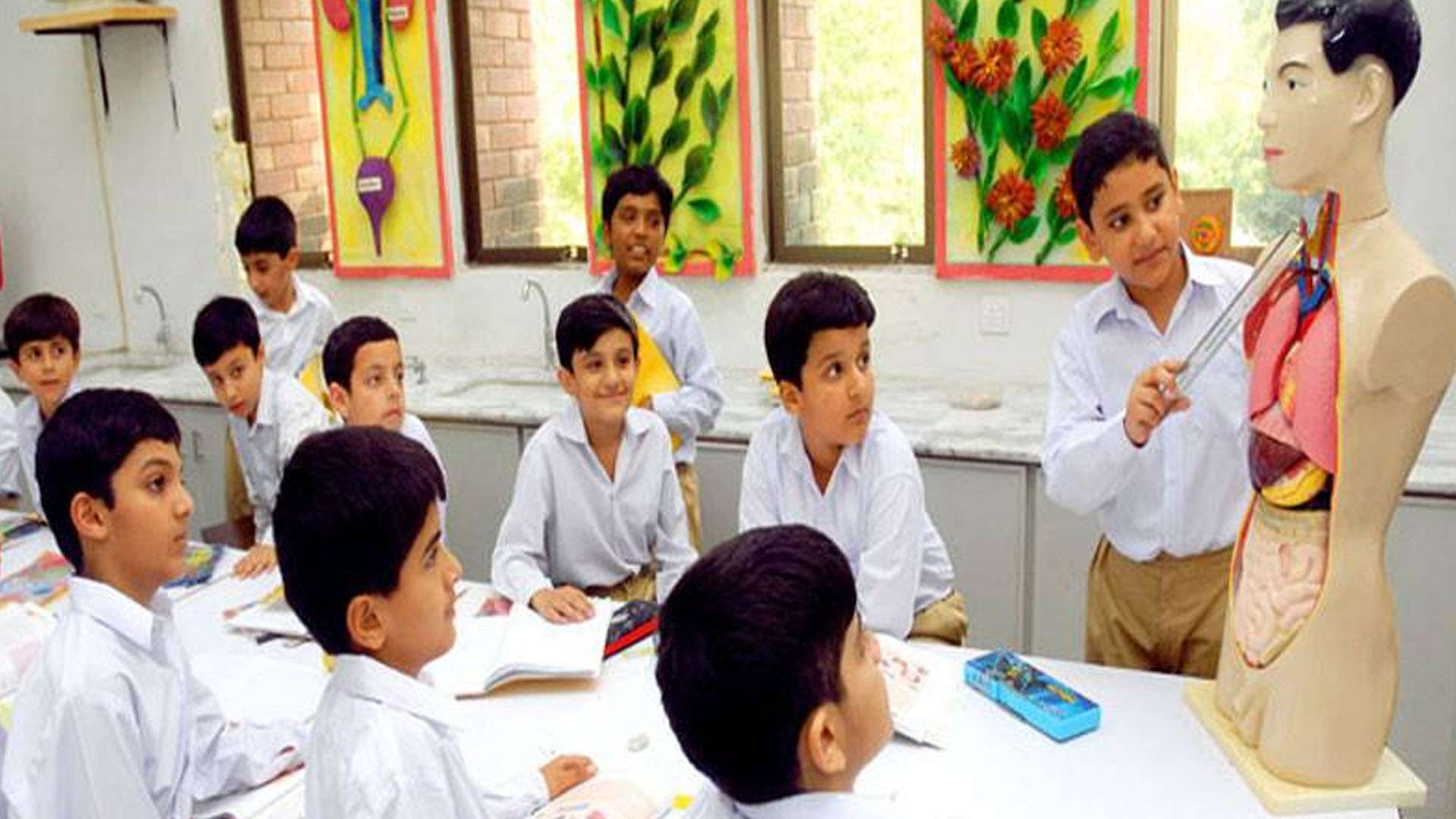 حکومت کا مفت تعلیم کیلئے سکولوں کو بڑا حکم جاری