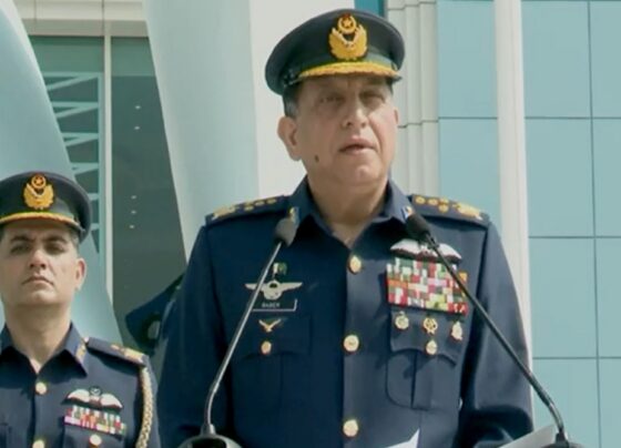 پاکستان ایک ذمہ دار ملک ہے جو عزت کیساتھ امن کا خواہاں ہے، سربراہ پاک فضائیہ ایئر چیف مارشل ظہیر احمد بابر سدھو