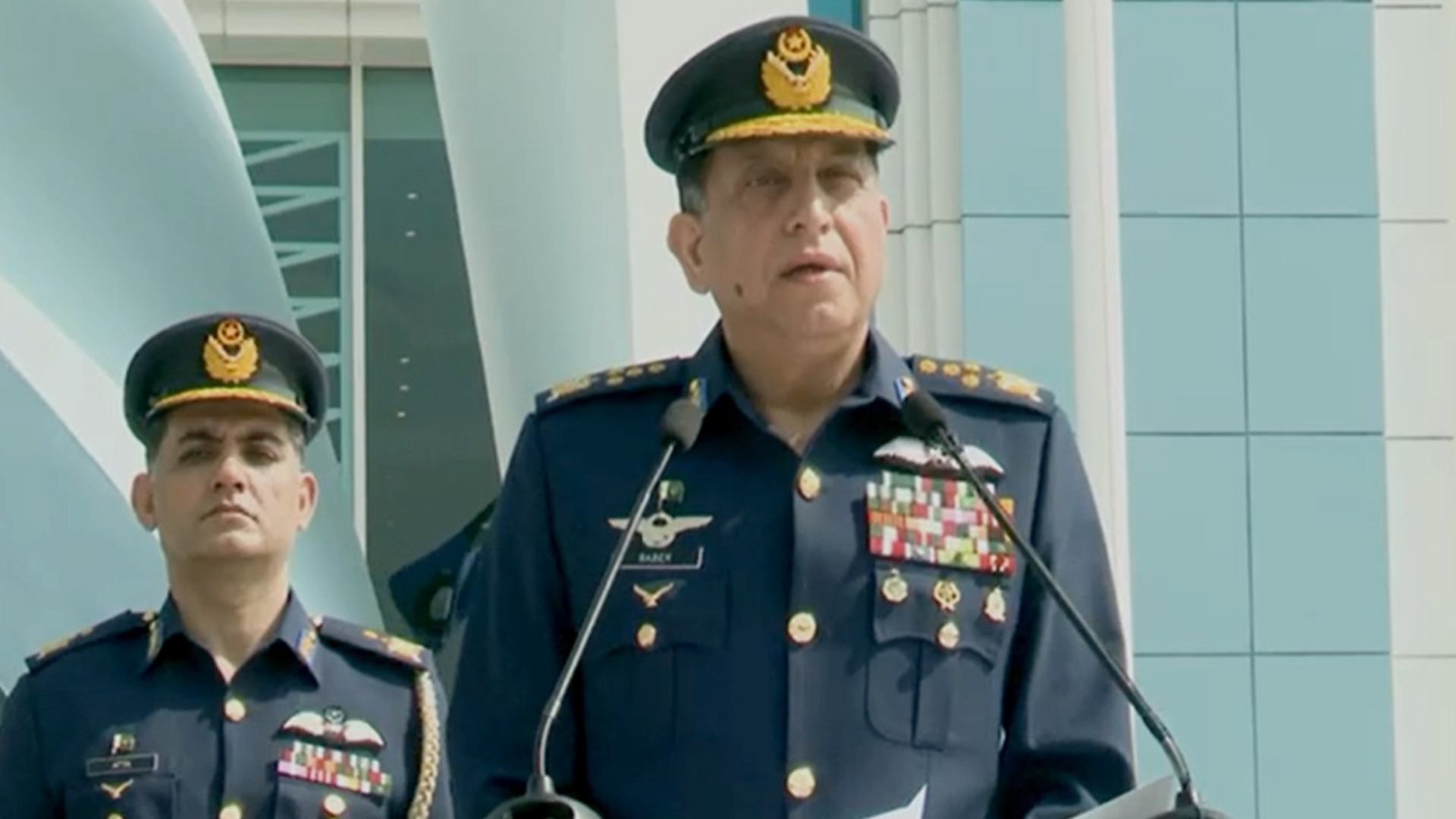 پاکستان ایک ذمہ دار ملک ہے جو عزت کیساتھ امن کا خواہاں ہے، ایئر چیف مارشل ظہیر احمد بابر سدھو