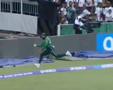 ورلڈ کپ میں بابر اعظم کی فیلڈنگ لاجواب لمحہ بن گیا