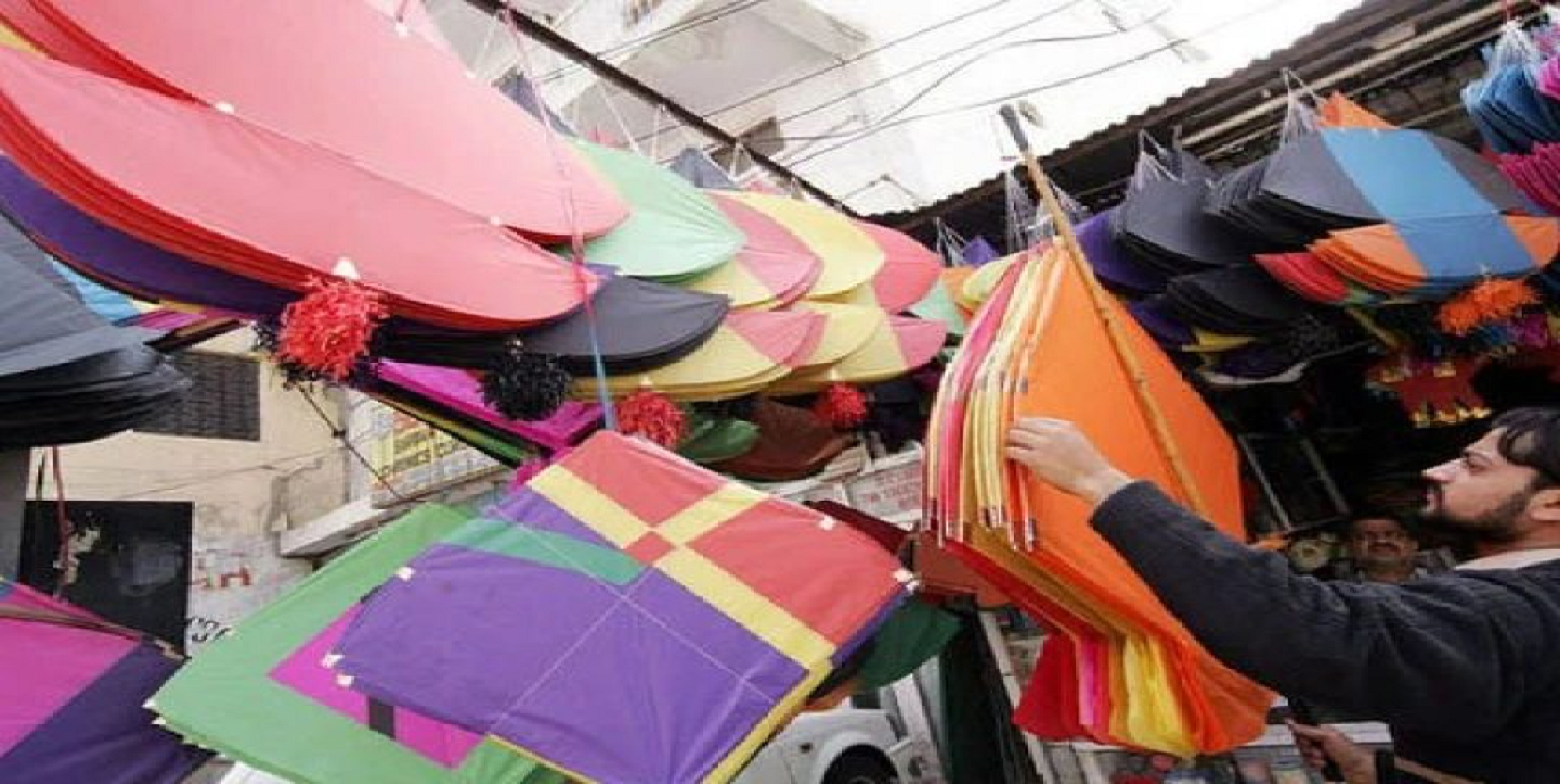 لاہور بسنت فیسٹیول: پتنگوں کی خریداری عروج پر پہنچ گئی