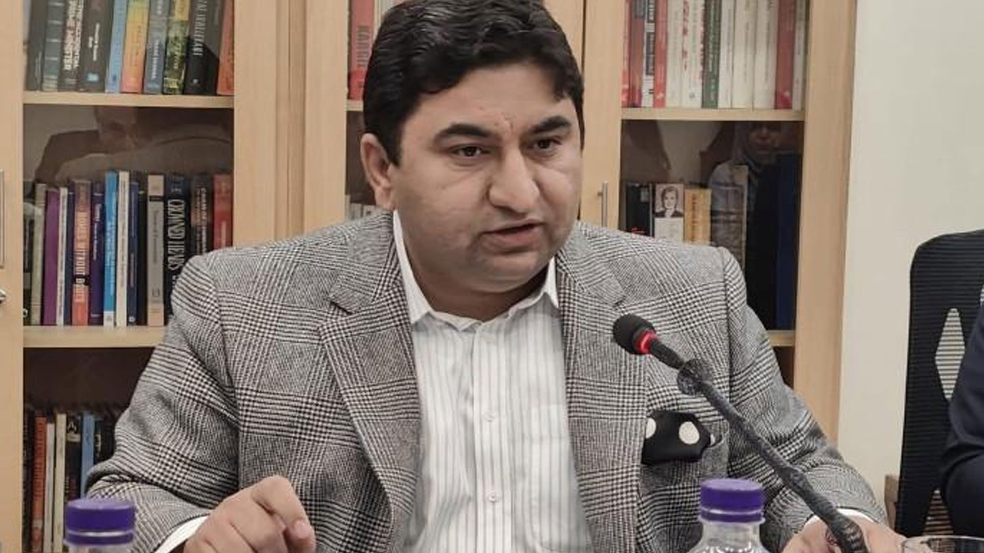 آج کے افغانستان میں بھی 2002 جیسا خطرہ منڈلانے لگا ہے، ماہر قومی سلامتی امور ڈاکٹر چیمہ کے اہم انکشافات