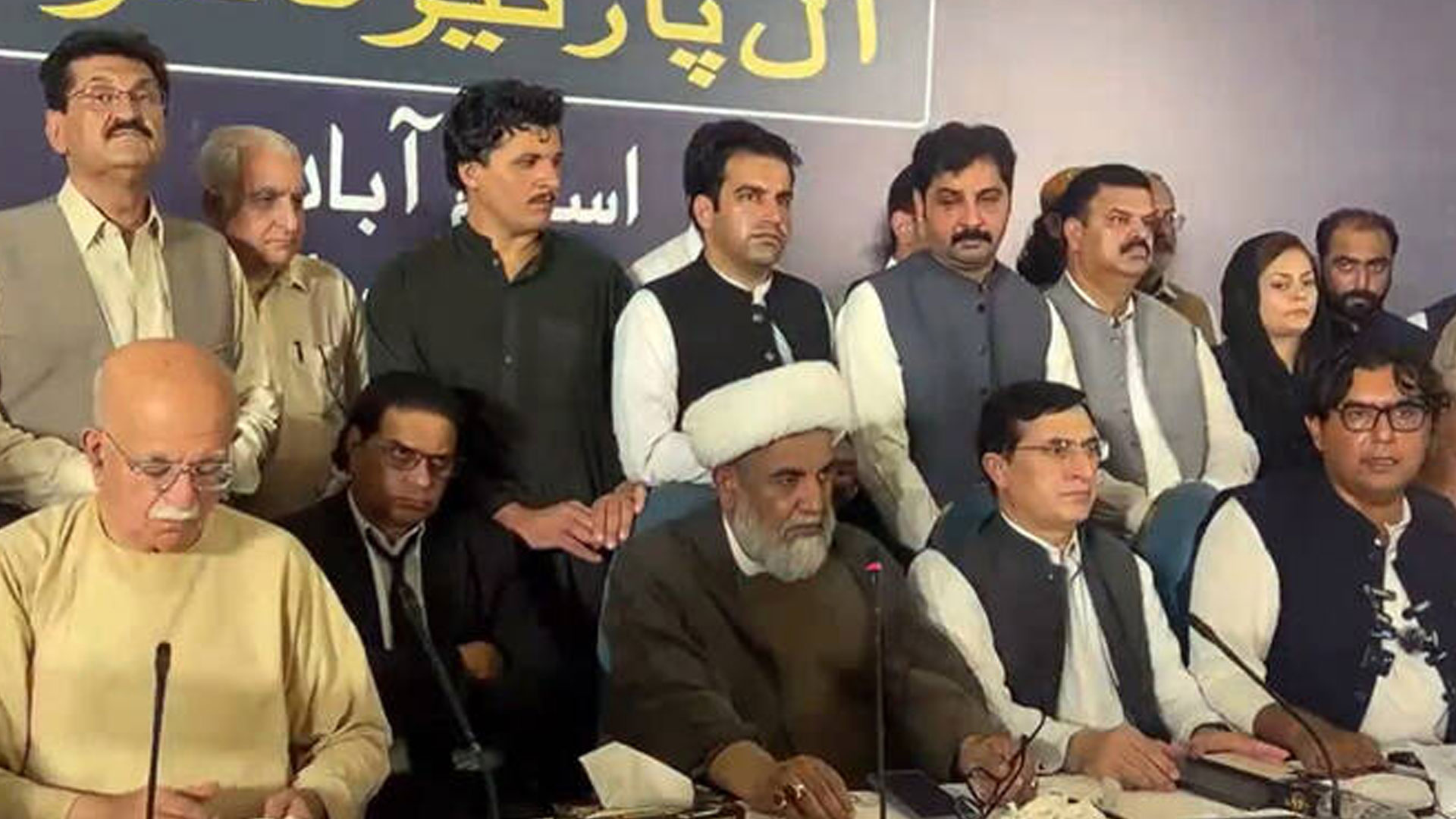 عمران خان کی صحت اور دھرنے، اپوزیشن نے حکومت کے سامنے 5 مطالبات رکھ دیے
