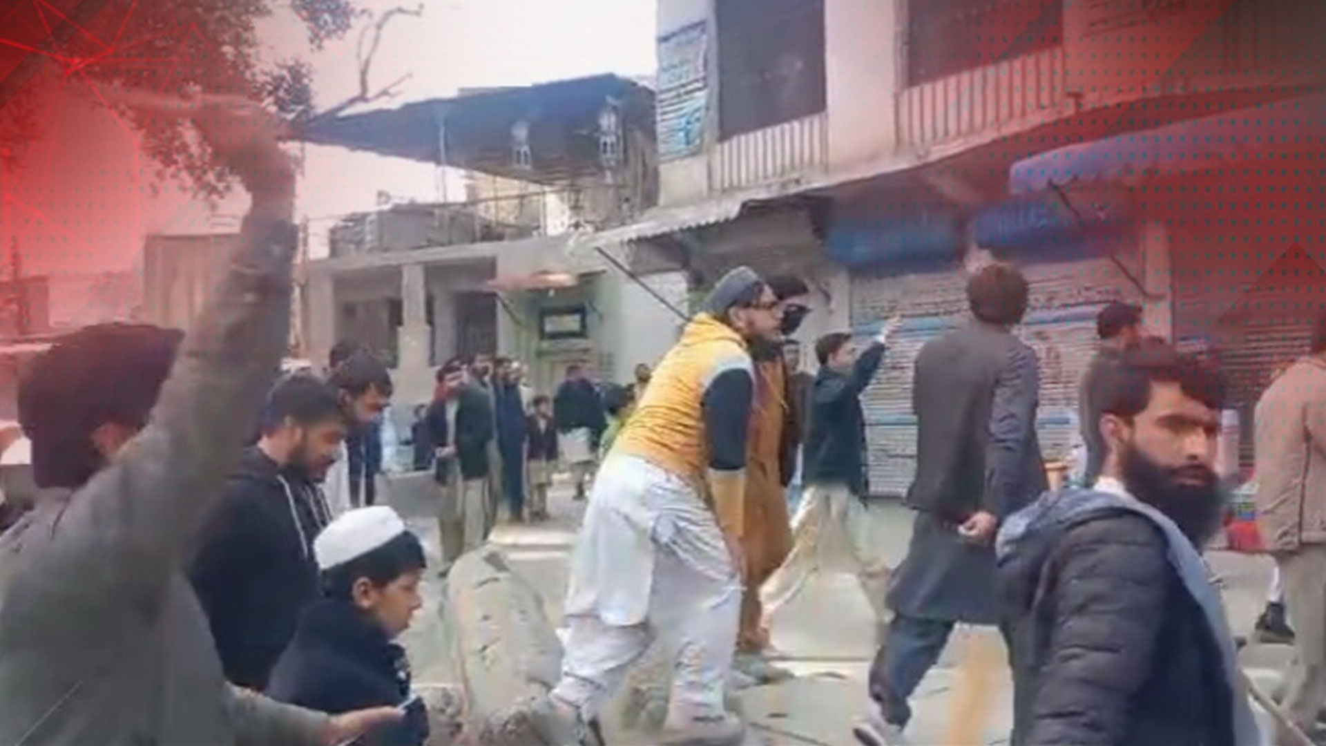 شٹر ڈاؤن ناکام، پی ٹی آئی کی ڈنڈا بردار فورس سڑکوں پر، زبردستی دکانیں بند کروانے کی کوششیں، ہنگو، پشاور، چارسدہ میں جھڑپیں