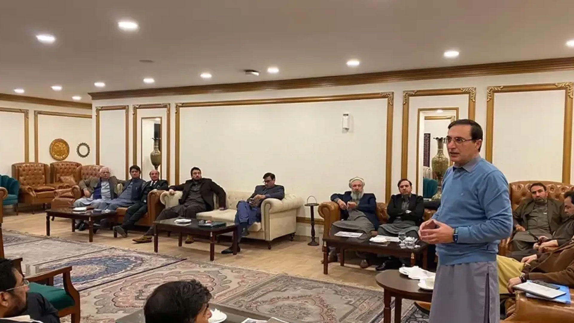 پی ٹی آئی پارلیمانی پارٹی اجلاس میں کس بات پر جھگڑا ہوا؟ اراکین کیوں آپس میں الجھے،اجلاس کی اندرونی کہانی سامنے آگی