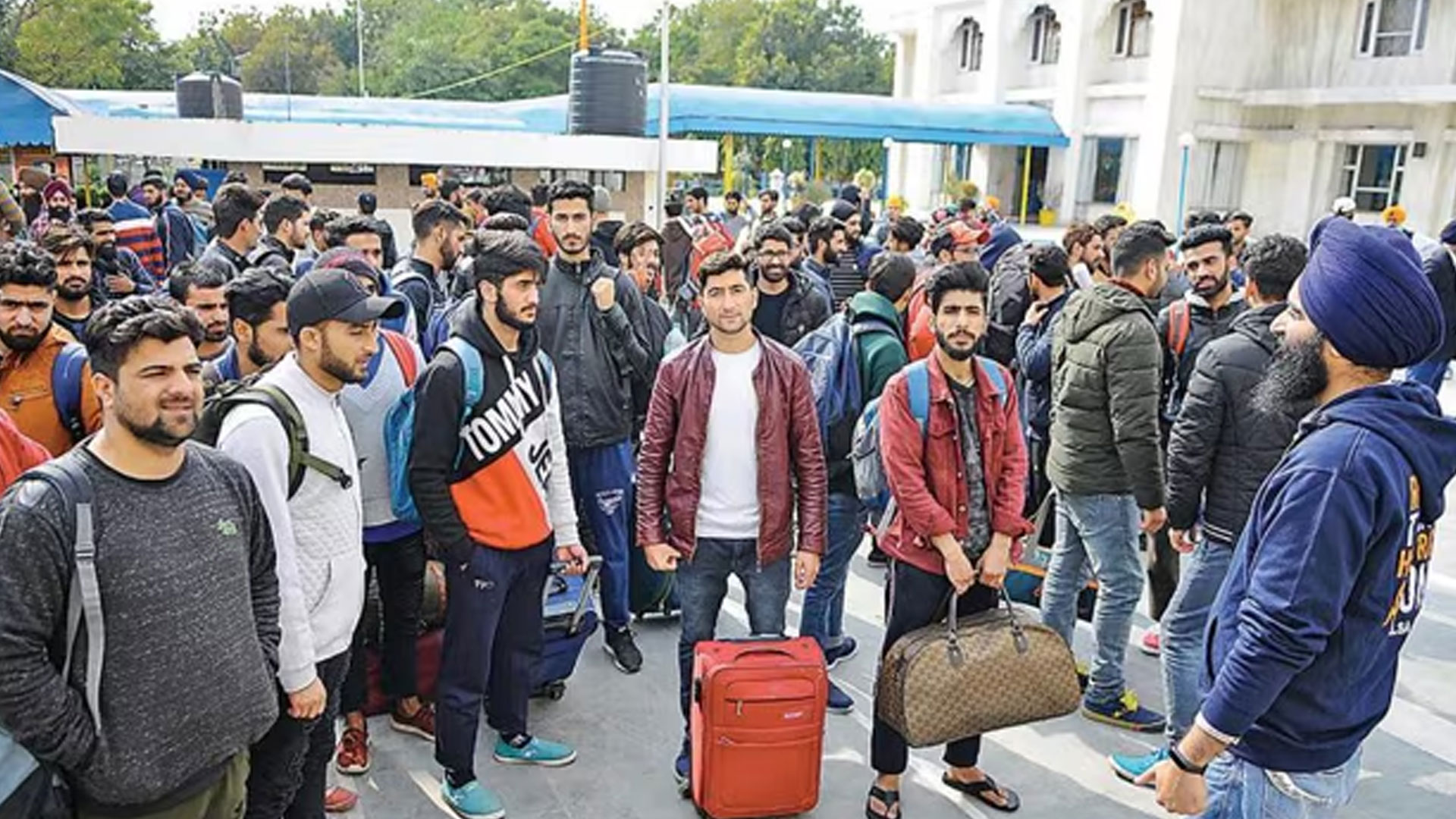 بھارت میں مقبوضہ کشمیر کے طلبہ پر نیا وار، 33 کشمیری نوجوان معطل