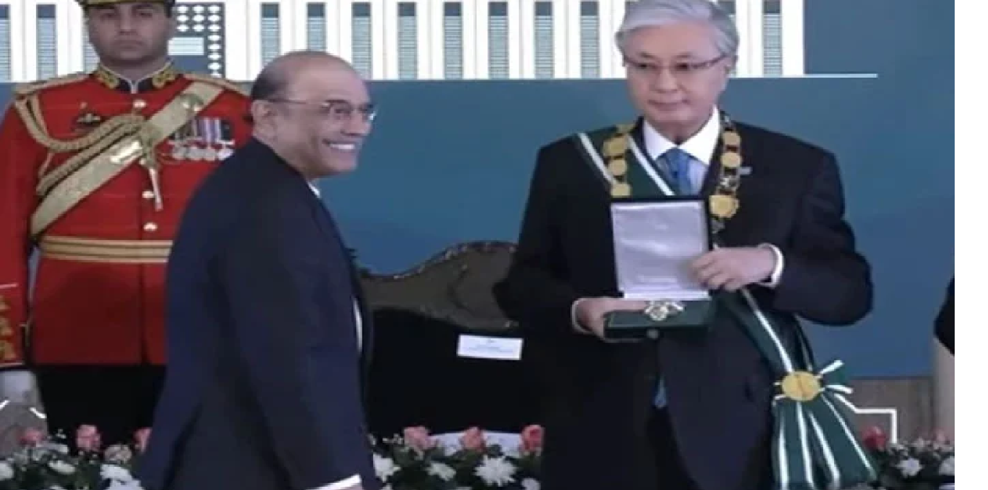 صدر زرداری کی قازقستان کے صدر سے ملاقات، نشان پاکستان سے نوازا