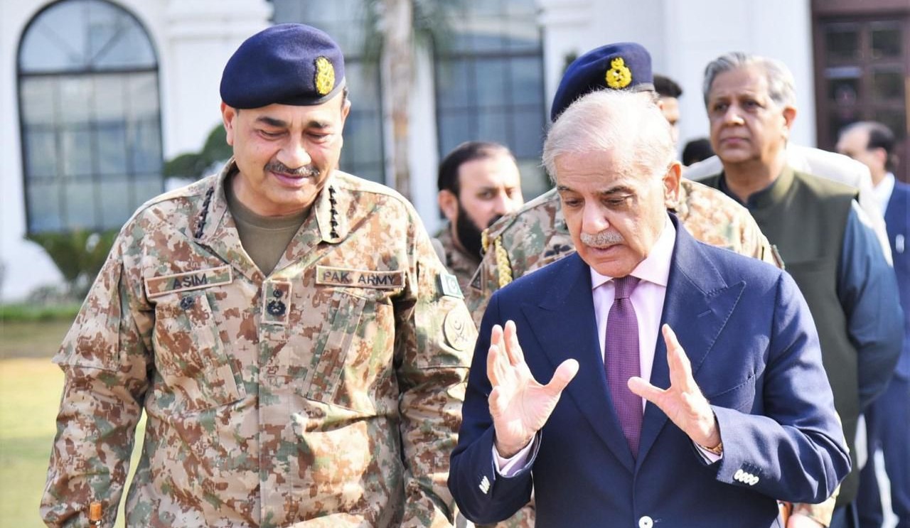 فیلڈ مارشل سید عاصم منیر کی قیادت میں افواج پاکستان ملک کی حفاظت کے لیے ہمہ وقت تیار ہیں، وزیراعظم