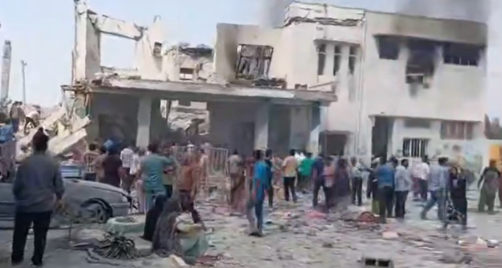 ایرانی شہر میناب میں لڑکیوں کے اسکول پر اسرائیلی بمباری، جاں بحق طالبات کی تعداد 60 ہوگئی