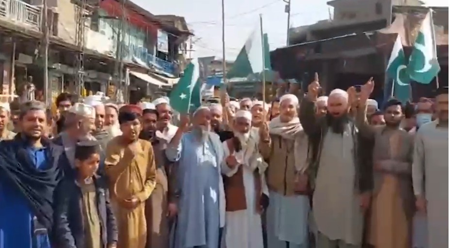 خیبر پختونخوا کے عوام کا پاک فوج سے اظہارِ یکجہتی، افغان جارحیت پر منہ توڑ جواب دینے کے عزم کا اعلان