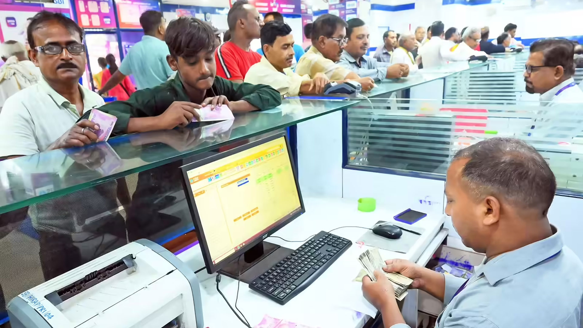 رمضان المبارک میں بنکوں کے کھلنے اور بند ہونے کا شیڈول جاری کر دیا گیا