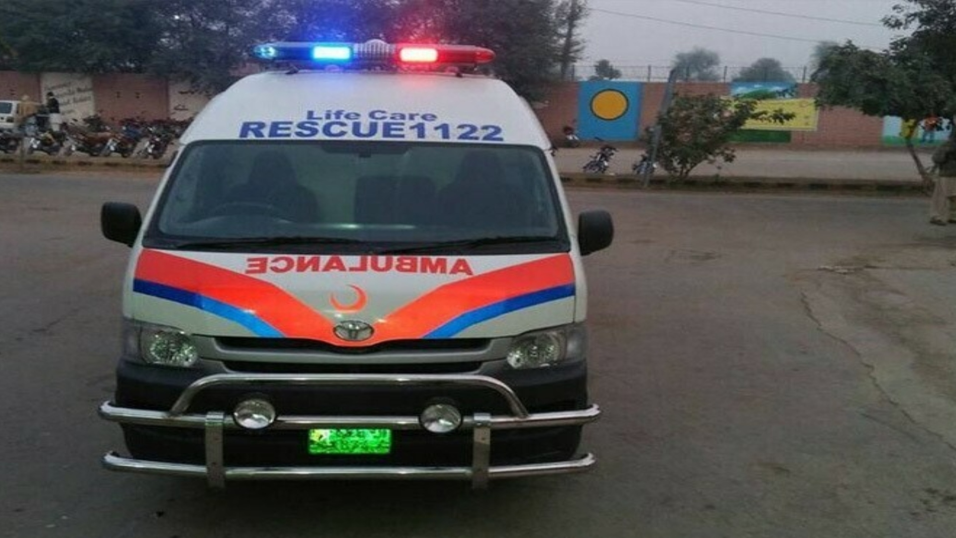 وزیر آباد میں ٹریکٹر ٹرالی نے 3 موٹرسائیکل سوار بھائیوں کو کچل دیا، 2 جاں بحق