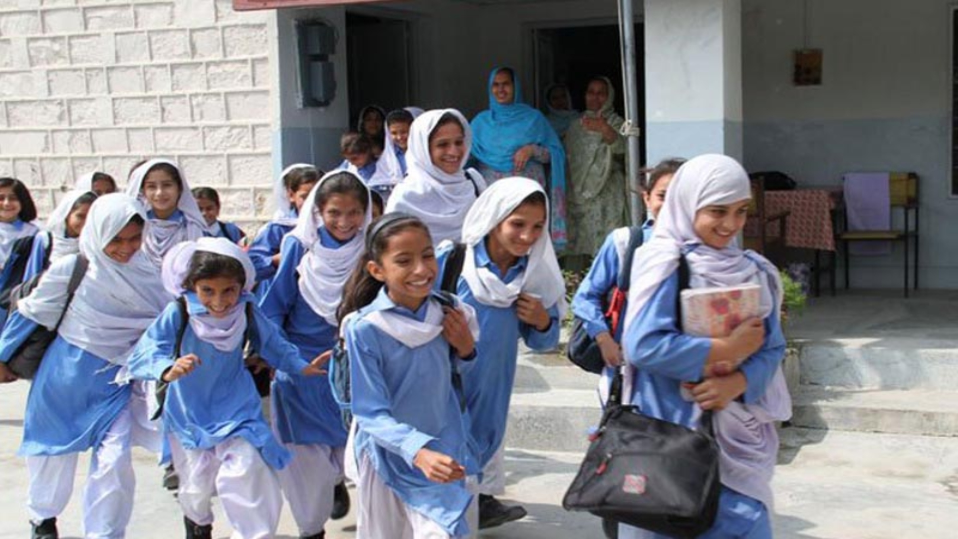 پنجاب کے تمام خطرناک عمارتوں والے اسکولز خالی کرنے کا حکم