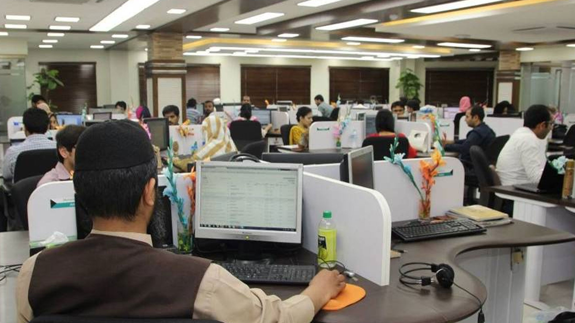 تعلیمی اداروں میں آن لائن کلاسز اور دفاتر میں ’ورک فرام ہوم‘ سسٹم کی ممکنہ واپسی