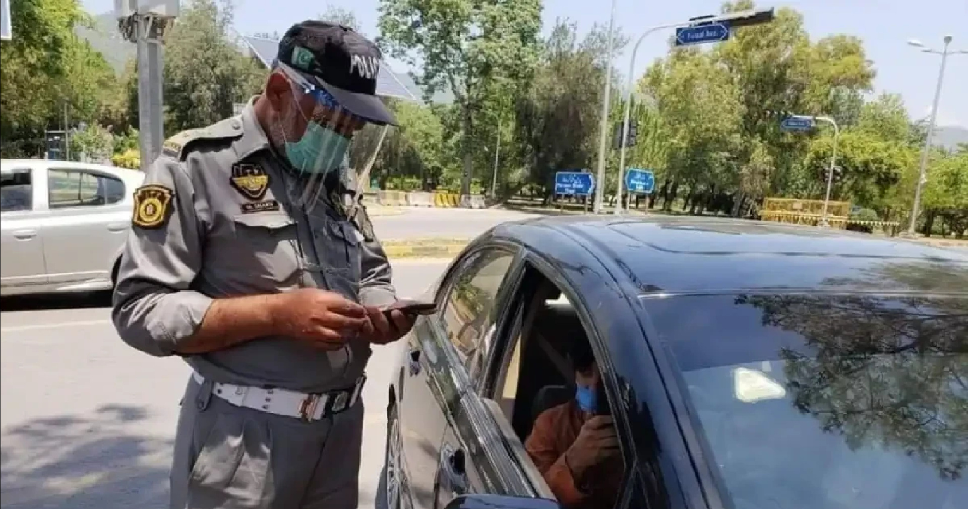 “اپلائیڈ فار” اور غیر نمونہ نمبر پلیٹس گاڑیوں اور موٹر سائیکلوں کے خلاف کریک ڈاؤن