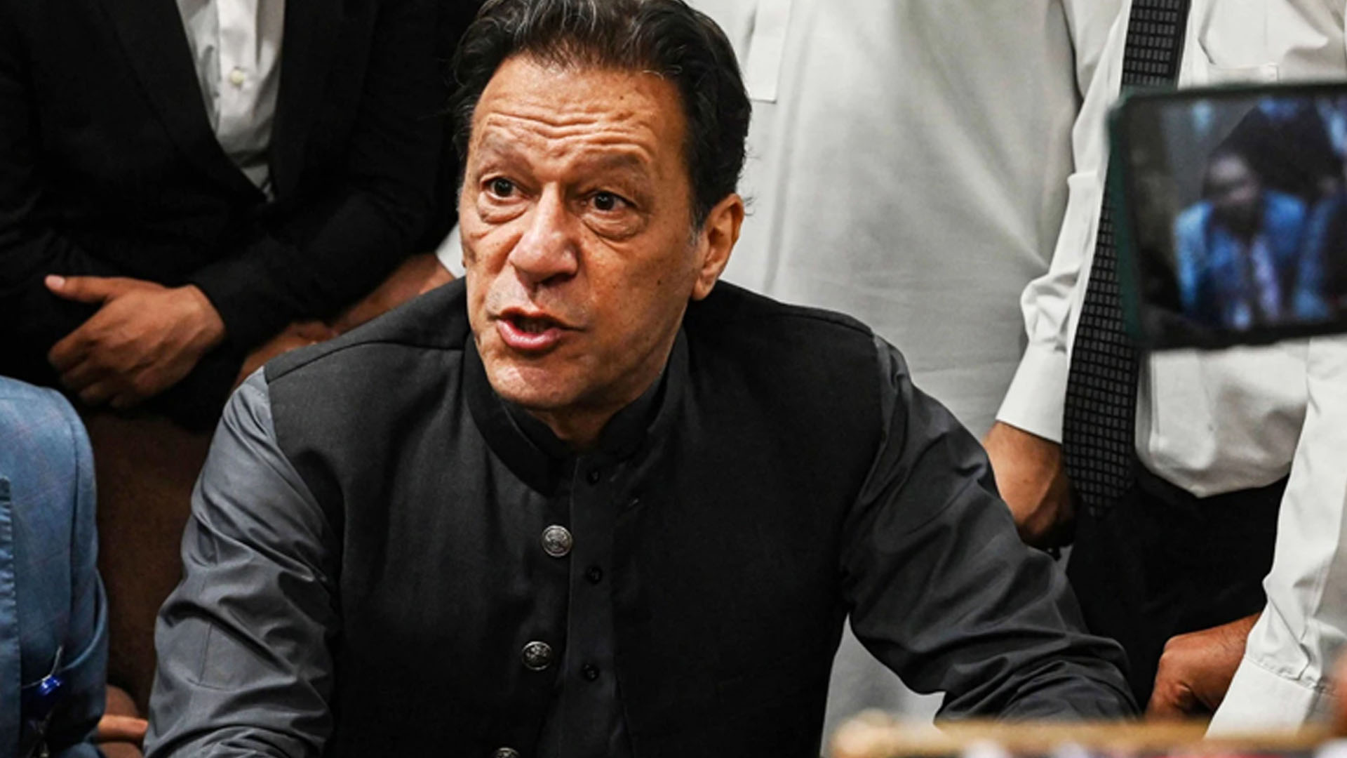 عمران خان کا اڈیالہ جیل میں طبی معائنہ مکمل ،ڈاکٹر کی ٹیم جیل سے روانہ