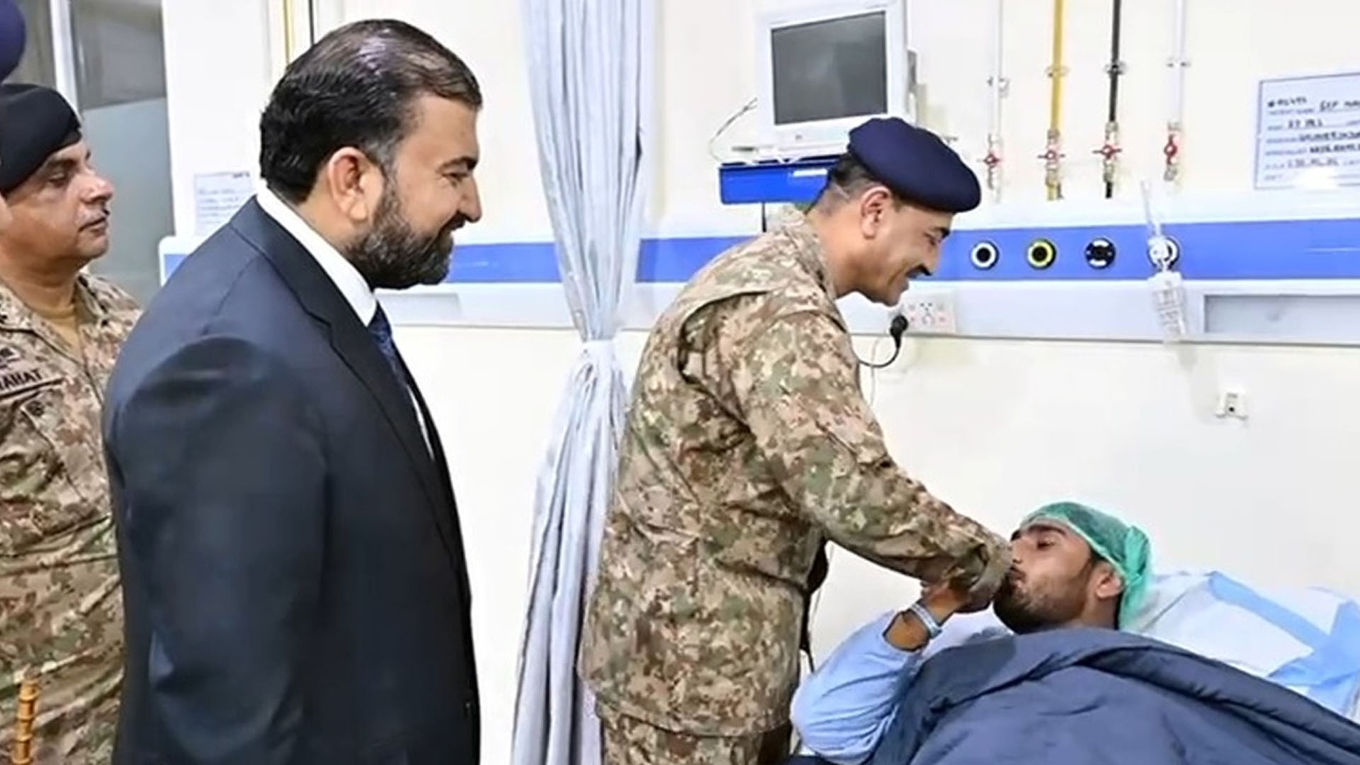 فیلڈ مارشل سید عاصم منیر کا کوئٹہ کا دورہ، صوبے میں سیکورٹی صورتحال کا جائزہ ، زخمیوں کی عیادت