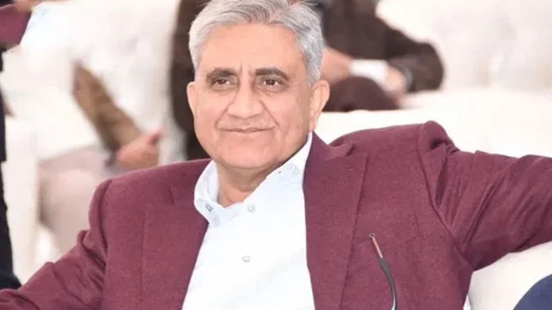 سابق آرمی چیف قمر جاوید باجوہ گھر میں گرنے سے معمولی زخمی،ہسپتال منتقل