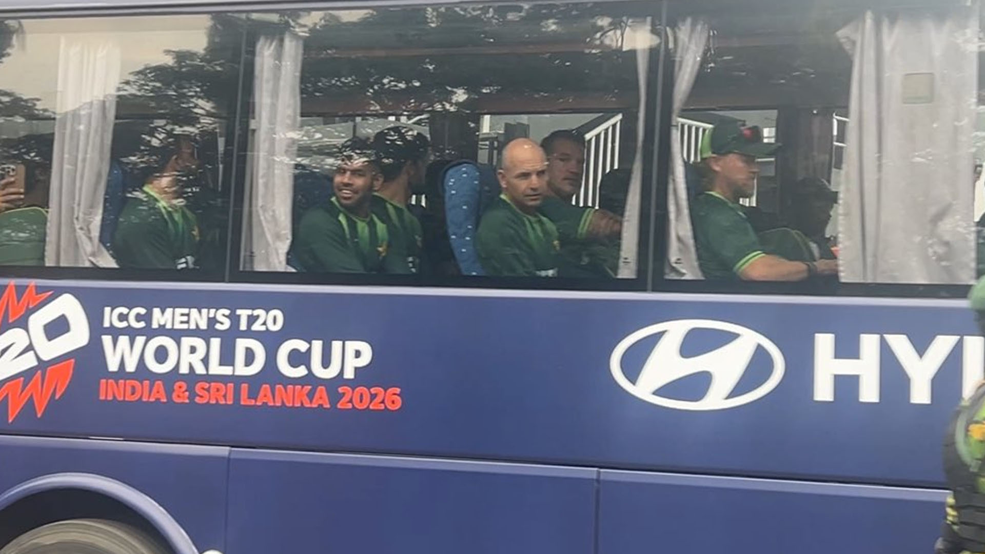 پاک بھارت ٹاکرا، قومی ٹیم سٹیڈیم پہنچ گئی