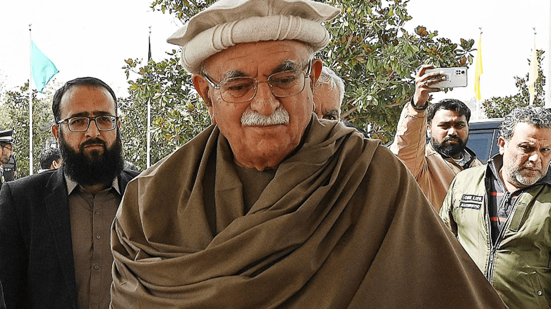 پی ٹی آئی اور اتحادیو ں میں دوریاں،19اپریل کے جلسے سے قبل محمود اچکزئی کا بڑا فیصلہ