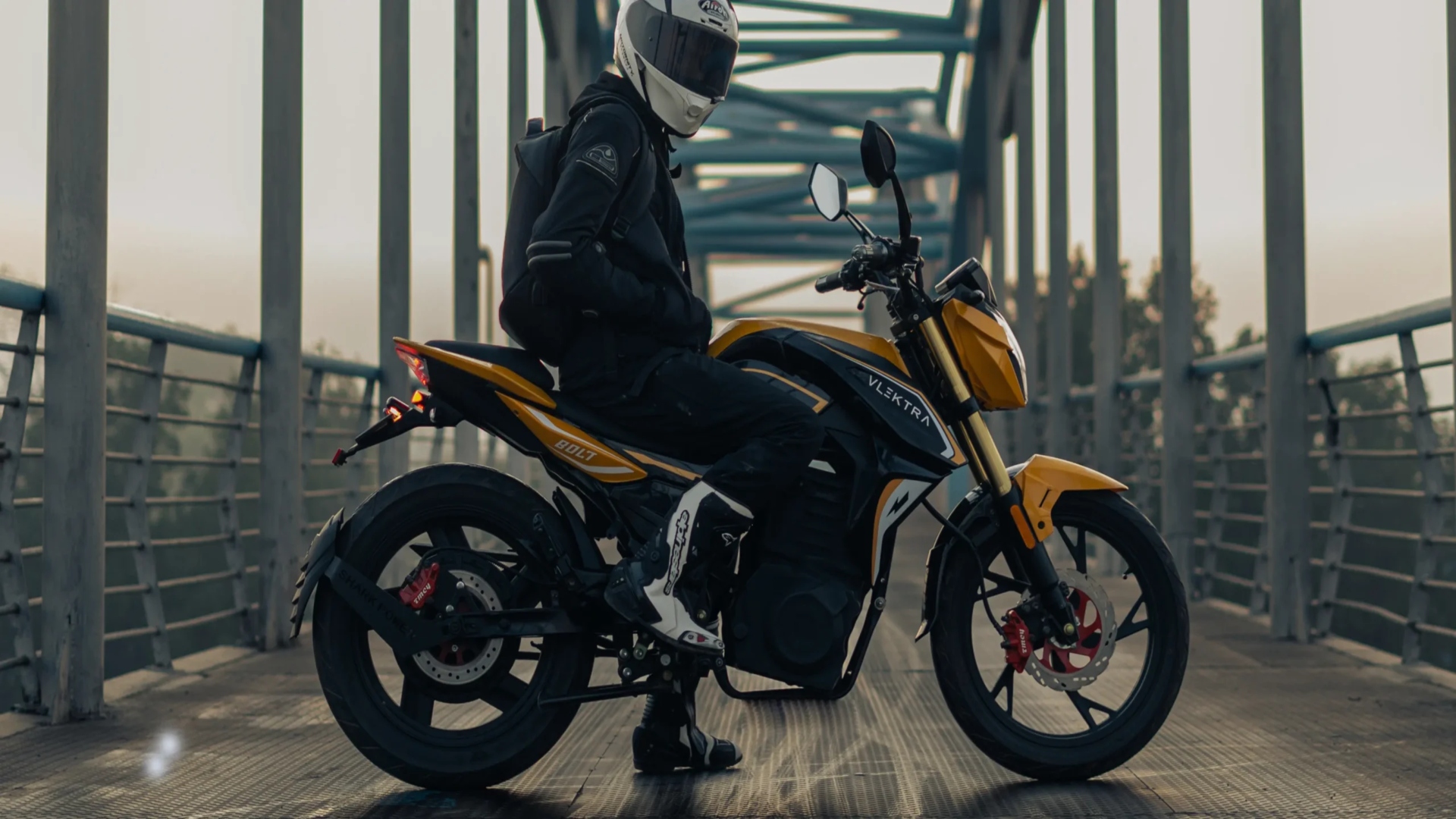 الیکٹرک موٹرسائیکل خریدنا چاہتے ہیں؟ صارفین کیلئے بڑی خوشخبری آگئی