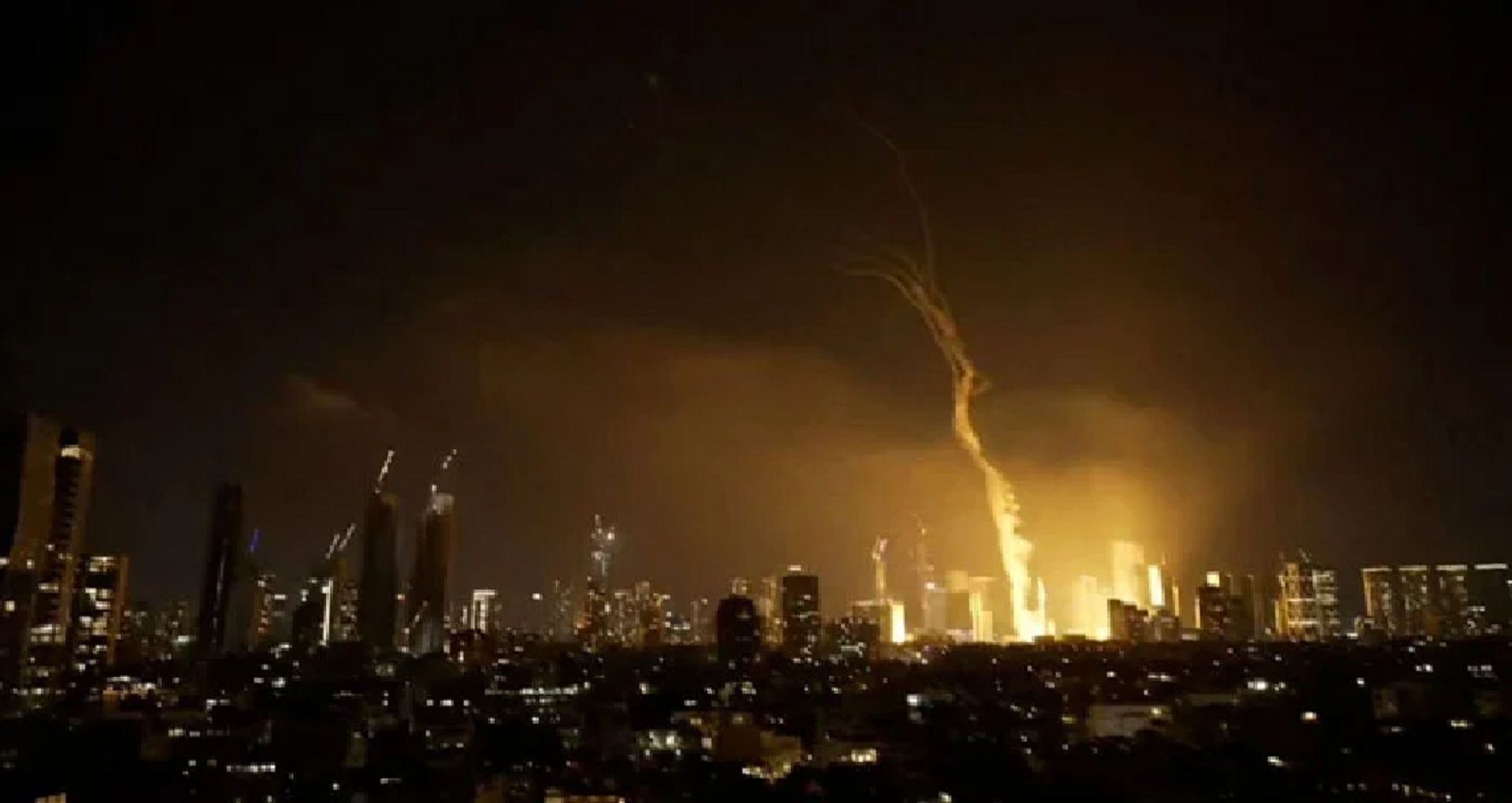 ایران کا تل ابیب پر ’خیبر شکن‘ میزائلوں سے بڑا حملہ