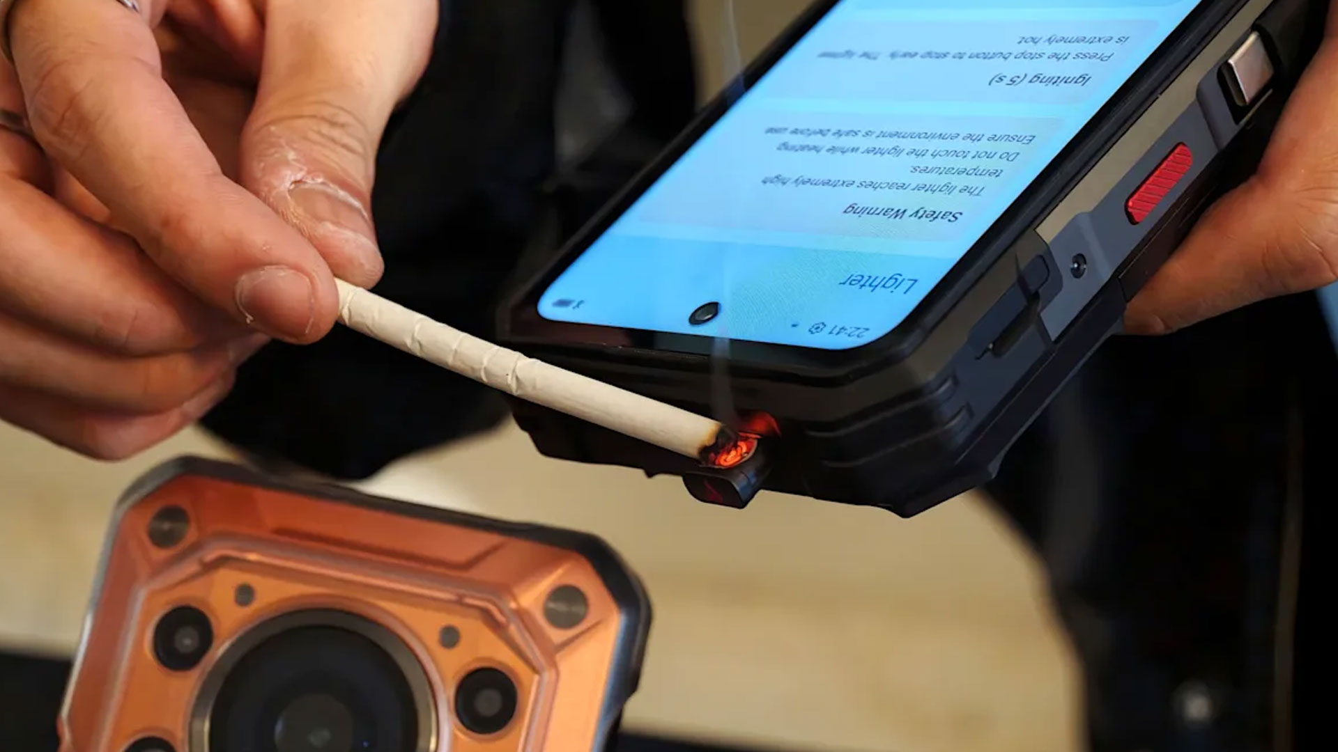 ایک فون، 3 اہم فنکشنز، چینی کمپنی نے انوکھا موبائل سیٹ تیار کر لیا