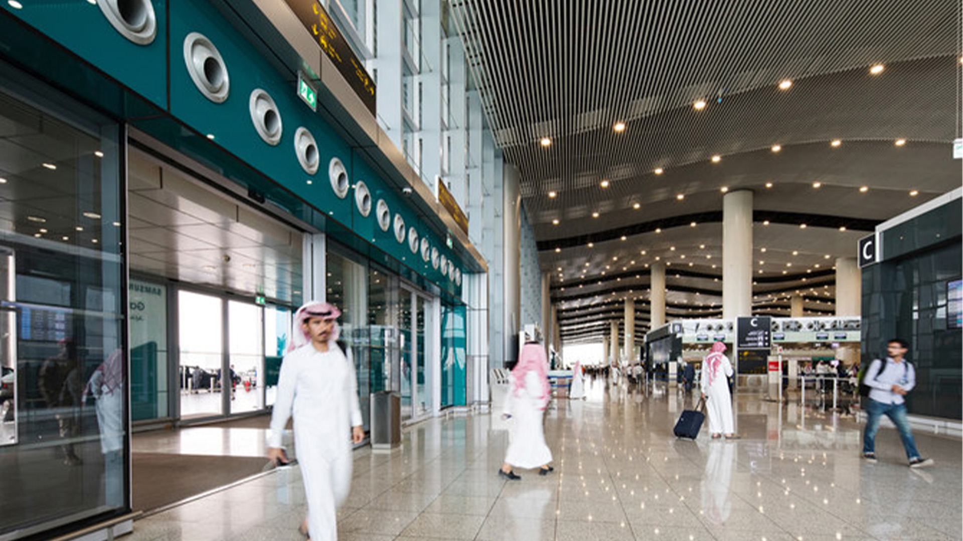 عرب ممالک کیلئے ریاض محفوظ پناہ گاہ،امیر خاندانوں کا انخلاء بڑھ گیا،جہاز ٹکٹ ساڑھے 3لاکھ ڈالر سے تجاوز