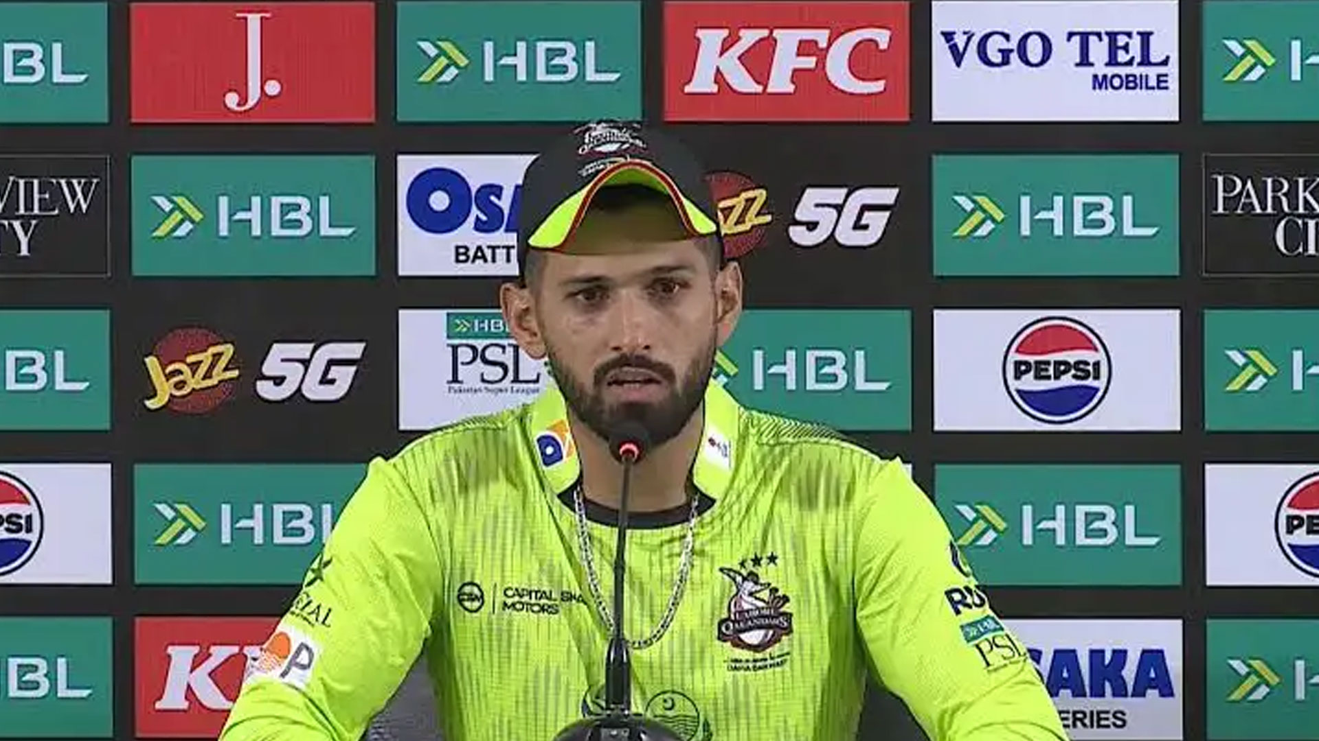 لاہور قلندرز پر 5 رنز کی پنالٹی؛ بال ٹیمپرنگ تنازع پر سکندر رضا کا بڑا بیان سامنے آ گیا