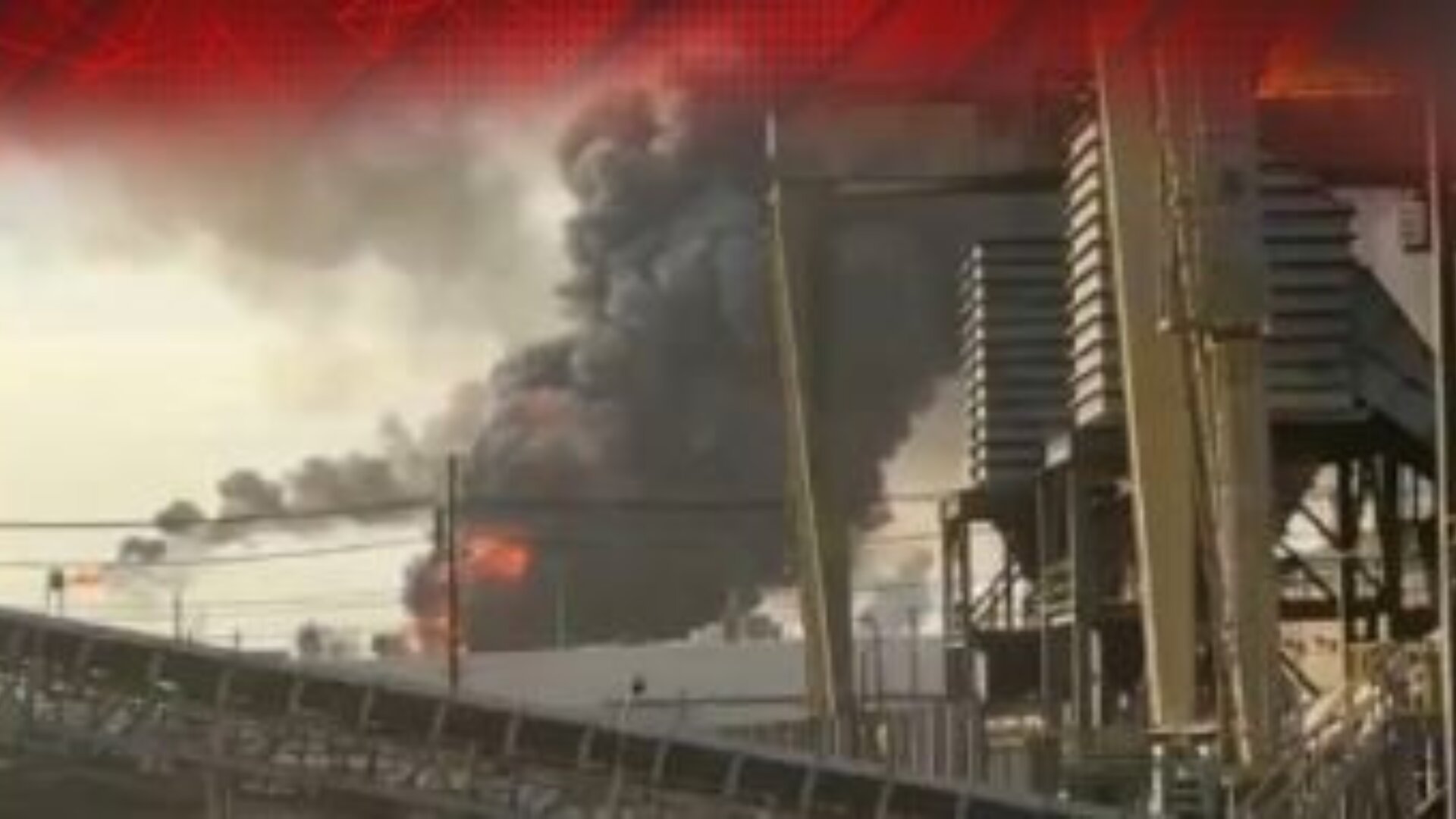 امریکی شہر ٹیکسس کی آرتھر ریفائنری میں زور دار دھماکہ، دھوئیں کے بادل چھا گئے