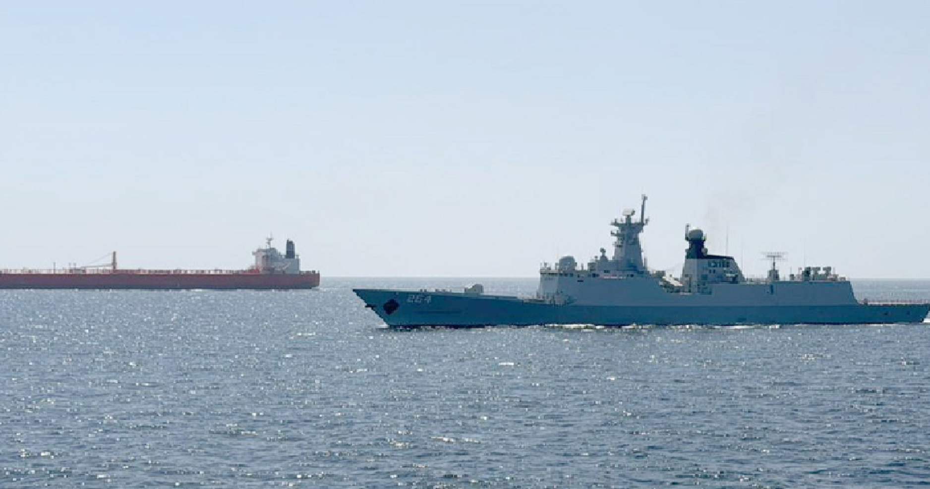 پاک بحریہ کا کامیاب مشن: فجیرہ سے 12 کروڑ لیٹر تیل لے کر دو بحری جہاز کراچی پہنچ گئے