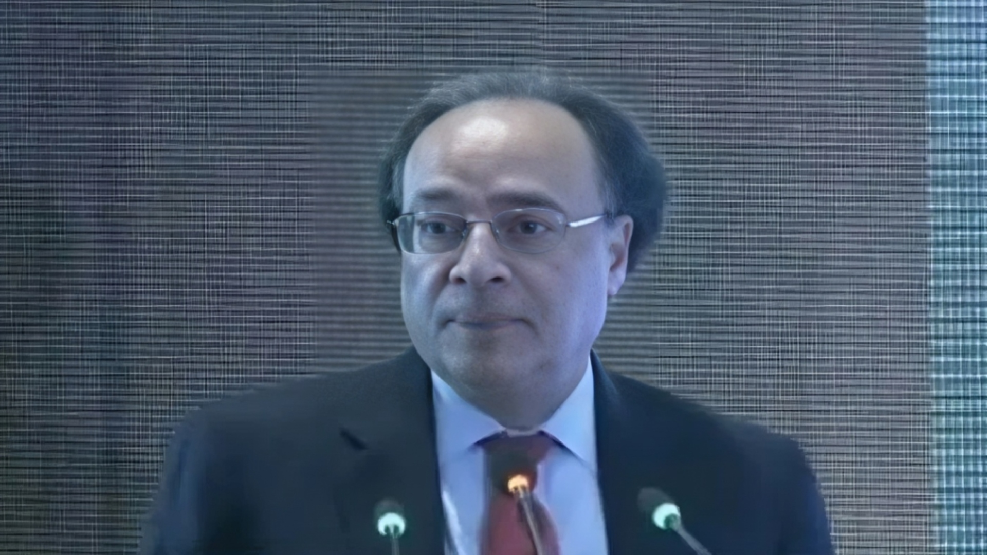 معیشت کی بہتری کیلئے اقدامات کیے جارہے، فائیو جی کی نیلامی کے حوالے سے کوششیں آج کامیاب ہوئیں : وزیرِ خزانہ