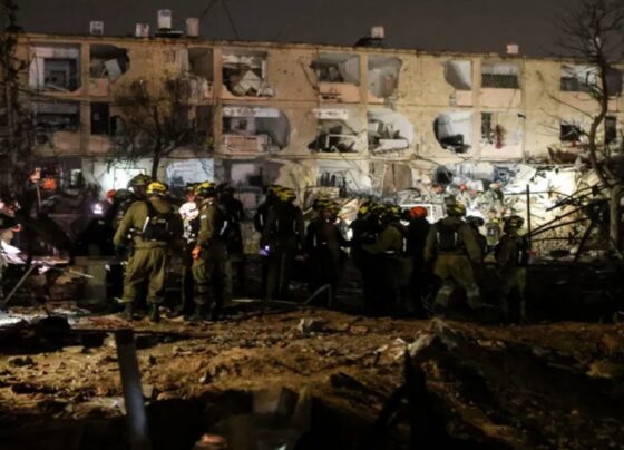 ایران کے اسرائیلی شہروں دیمونا، عراد پر تباہ کن میزائل حملے ،کئی عمارتیں تباہ ، 6 افراد ہلاک