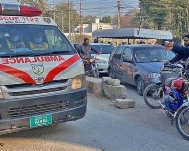 لکی مروت میں پولیس کی گاڑی کے قریب دھماکہ ، ایس ایچ او سمیت 6 اہلکار شہید ، ایک زخمی